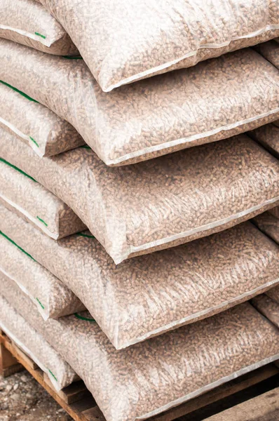 Biomassa de madeira em sacos de plástico — Fotografia de Stock