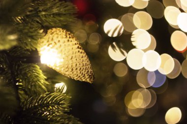 Noel dekorasyon Noel ağacı üzerinde bir şişlik şeklinde