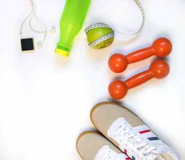 Spor aksesuarları adam için görünümünü top