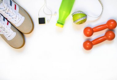 Spor aksesuarları adam için görünümünü top