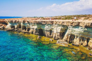 Akdeniz 'de bir göl, Kıbrıs mağarası