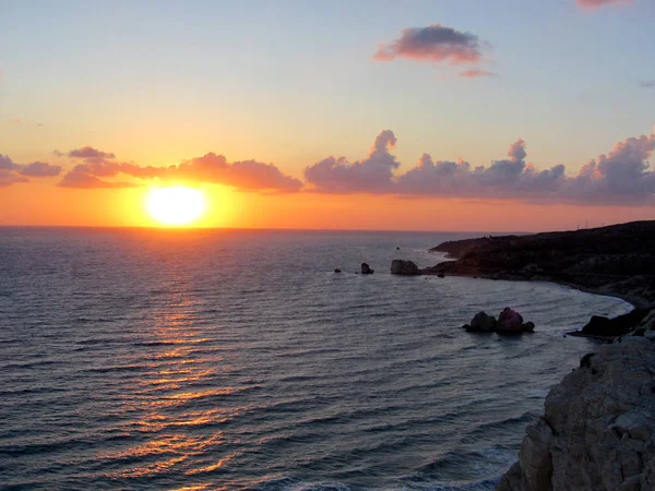 Sevgi sahil. Afrodit kayalıkları - Aphrodite's birthplace yakınındaki Papho