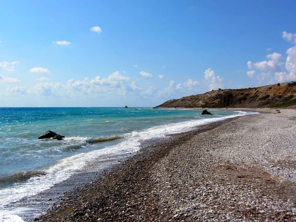 Miłość plaża. Skała Afrodyty - miejsce narodzin Afrodyty, w pobliżu Papho — Zdjęcie stockowe