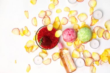 Spa banyo bomba ve rose ile natürmort.