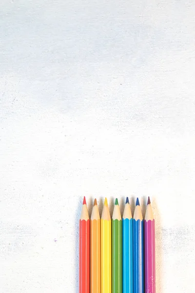 Lápices de colores en colores arcoíris — Foto de Stock