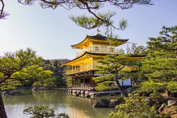 Kyoto, Japonya - 13 Mart 2018: Altın köşk Kinkaku-ji tem — Stok fotoğraf
