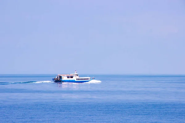 Szolgáltatás Turista Nagy Sebességű Komphajó Megy Koh Kood Koh Mak — Stock Fotó