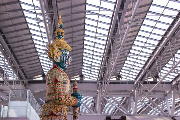 Ramayana Giant Esculturas Dentro Del Aeropuerto Internacional Suvarnabhumi Samutprakan Tailandia — Foto de Stock