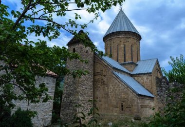 Dağlardaki eski kilise.