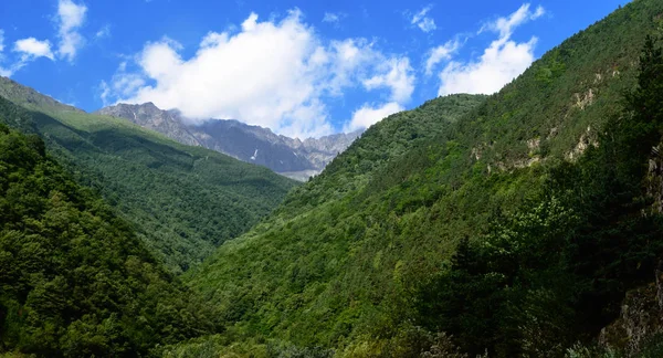 Μεγαλοπρεπή Βουνά Του Καυκάσου — Φωτογραφία Αρχείου
