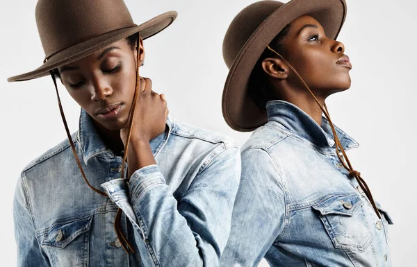 Dos retratos en uno de mujer en sombrero de vaquero — Foto de Stock