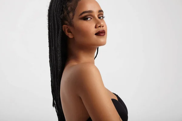 Black woman with braids — Stock Photo, Image