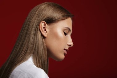 Kadın parlak deri ile 