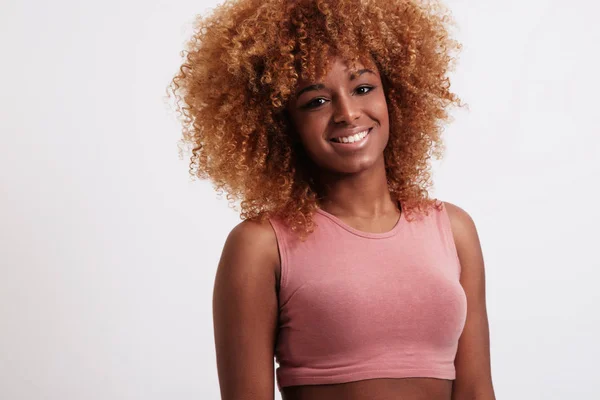 Mujer con el pelo rizado — Foto de Stock