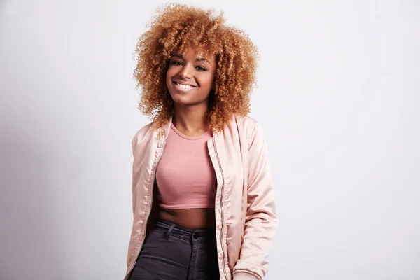 Sonriente mujer negra — Foto de Stock