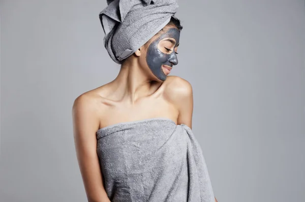 Woman with mask in towel — Stock Photo, Image