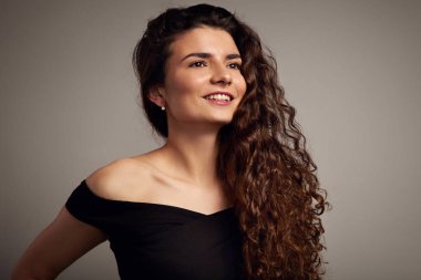 mutlu gülümseyen modeli 