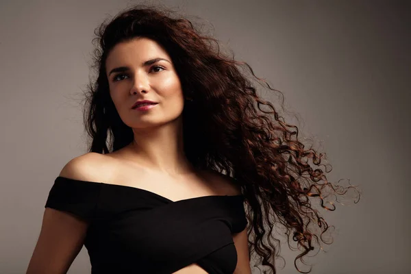 Woman with curly long hair — Stock Photo, Image