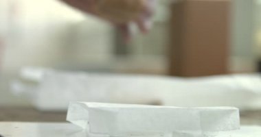 hamur ön kamera bir pasta top siyah şefler el koyar