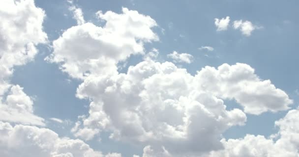 Man on sky with clouds background put on sunglasses — Stock Video