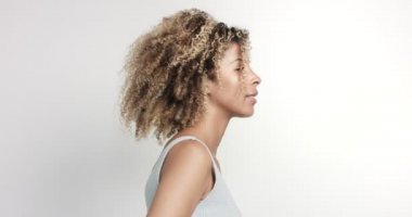 kıvırcık afro hiar portre siyah kadınla