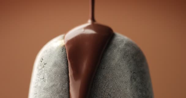 Chocolate ice cream on a stick and liquid chocolate covered it. Different chocolate textures — Stock Video