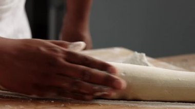 bir ekmek hamur adam