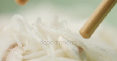 closeup mantarlı makarna