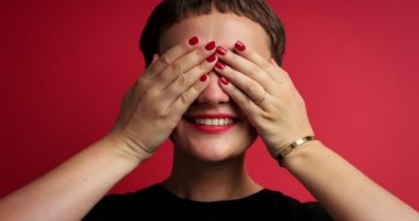 mutlu kadın recived bir hediye