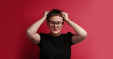 çılgın nervious paranoic kadın portresi