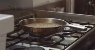 Pırasa ve parmesan risotto video pişirme
