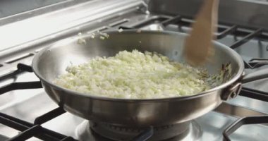 Pırasa ve parmesan risotto video pişirme