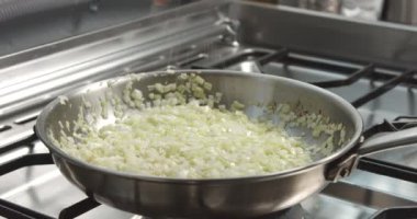 Pırasa ve parmesan risotto video pişirme