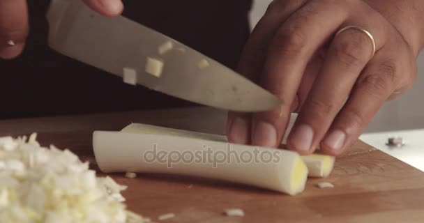 Puerros de cocina y risotto parmesano video — Vídeo de stock