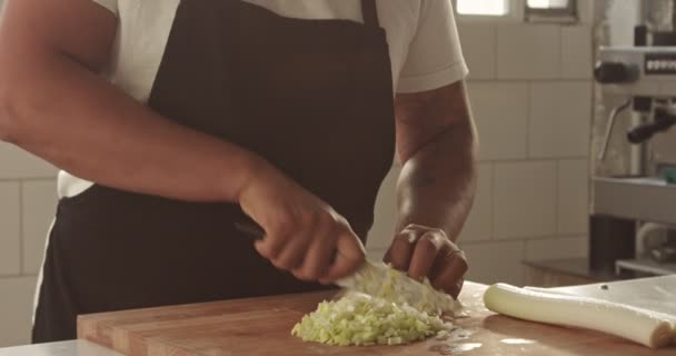 Puerros de cocina y risotto parmesano video — Vídeos de Stock