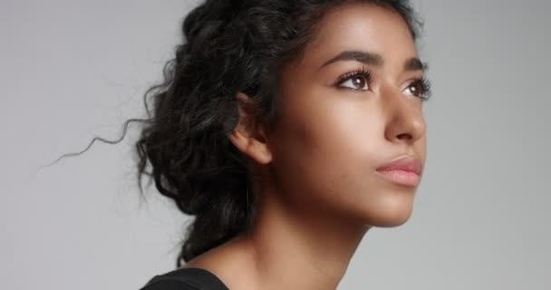 Vackra marockanska tjej med perfekt hud video — Stockvideo