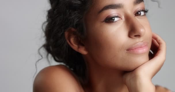 아름 다운 모로코 소녀 피부 완벽 한 비디오 — 비디오