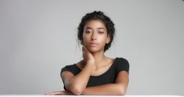 Mükemmel cilt video ile güzel Fas kız