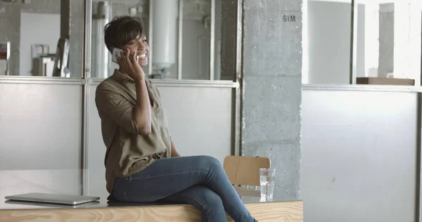 Cute young black woman in loft style office — Stock Photo, Image