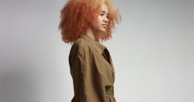 Haki yağmurluk çekici Afrika modeli