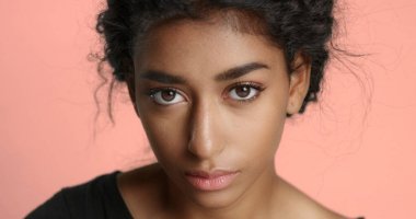 Mükemmel cilt video ile güzel Fas kız