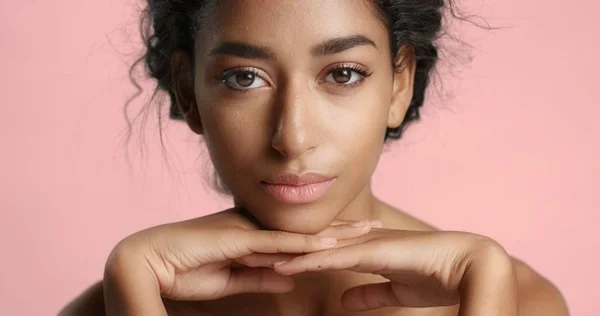 完璧な肌ビデオ美しいモロッコ少女 — ストック写真