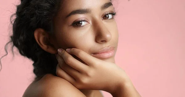 Schöne marokkanische Mädchen mit perfekter Haut -Video — Stockfoto
