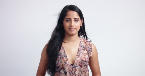 Gorgeous Indian woman in flowy sleeveless blouse — Stock Video