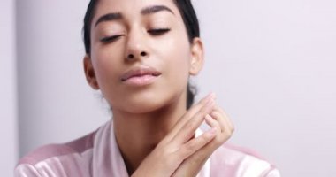 Tatlı Orta Doğu kız mükemmel cilt ile yakın çekim