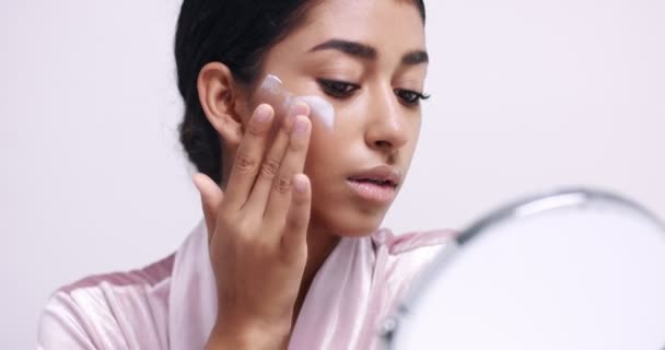 Belle routine de soins de la peau des jeunes filles — Video