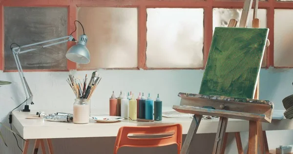 Art studio with a process of painting — Stock Photo, Image