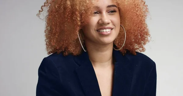 Linda fêmea preta com cabelo afro luz — Fotografia de Stock