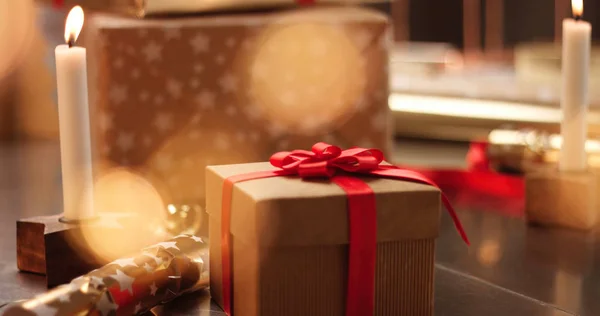 Karácsonyi ajándékokat a szép dobozok — Stock Fotó