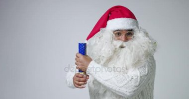 Noel Baba çekerek Noel fişeği 